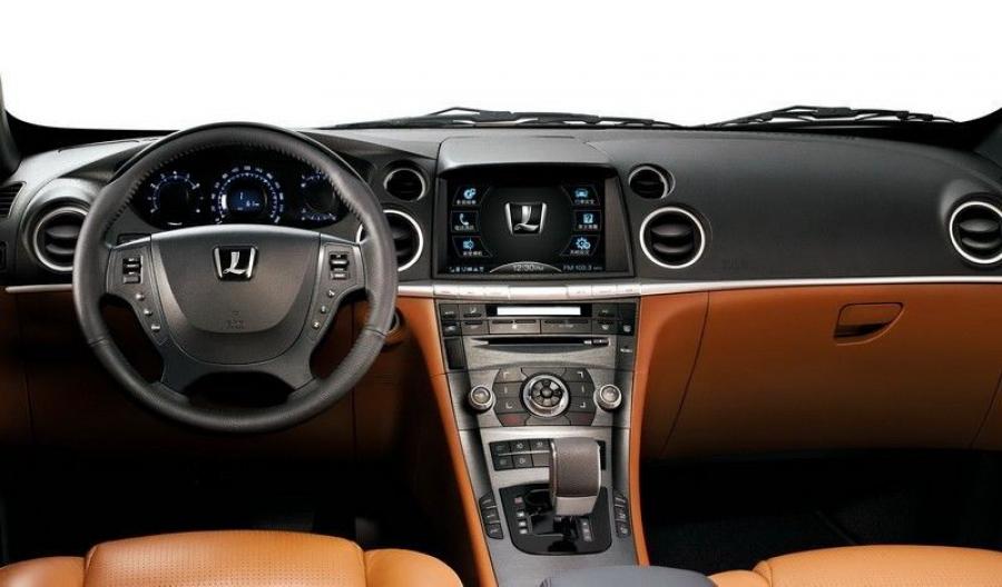 Торпедо Luxgen 7 SUV 2010 года  (фото 7 из 16)